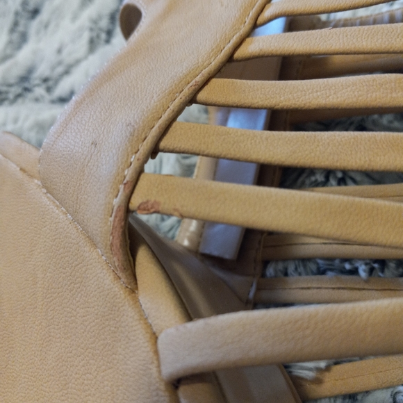 ☆3/$20* Heart in D Tan Caged Wedge Heels - Picture 8 of 15